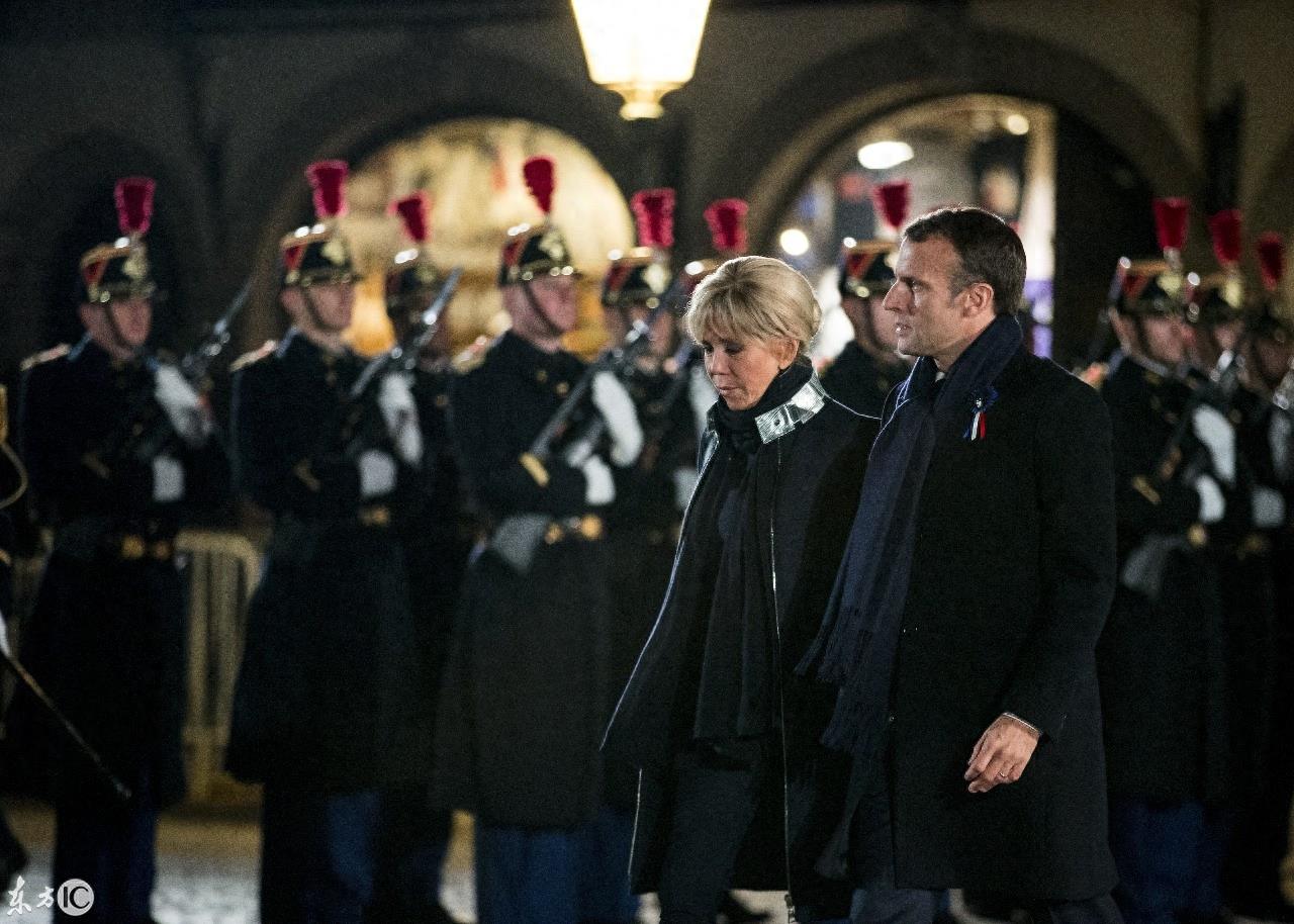 法国总统马克龙老婆一脸旺夫相,比他大24岁,还是他的班主任