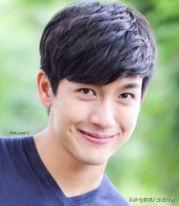 ​泰国首席男星push竟娶了个抱金砖的老婆，好福气