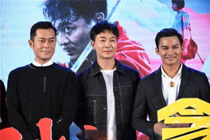 吴樾全家近照，出生普通靠实力拼出道，现老婆漂亮女儿很可爱