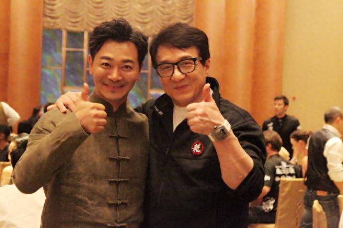 吴樾全家近照，出生普通靠实力拼出道，现老婆漂亮女儿很可爱