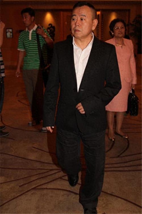 59岁的潘长江和老婆杨云近照,妻子杨云风采依旧