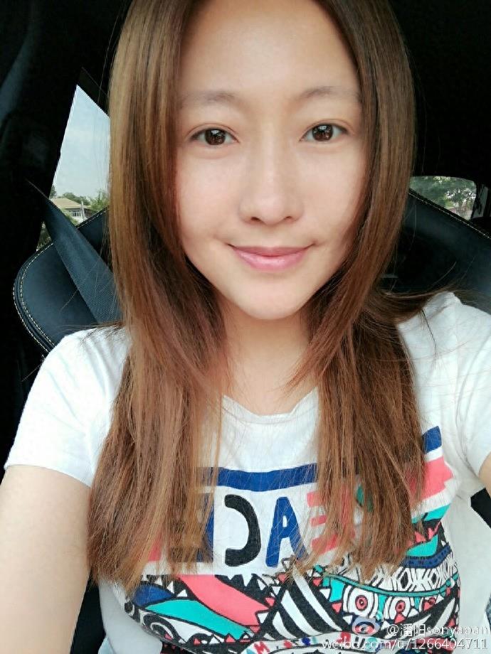 59岁的潘长江和老婆杨云近照,妻子杨云风采依旧