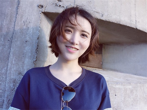 陈一发又称“电竞贾玲”“国民老婆”,唱了《童话镇》后爆红