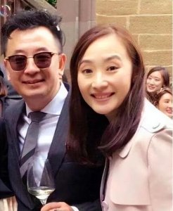 ​黄海波“金屋藏娇”的老婆我们都认识！美艳迷人，还是实力派女星