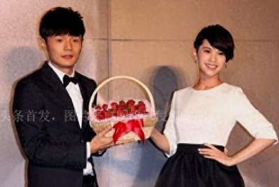 ​李荣浩罕秀恩爱，晒老婆居家照，意外曝光超大豪宅