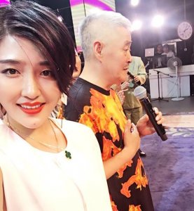 ​娇娇直播间被封后，微博发文控诉赵本山，喊话媒体：要不要资料？