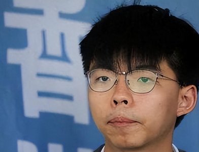 ​“港独”黄之锋入狱后：其父卖房套现，和老婆、胞弟移民澳大利亚