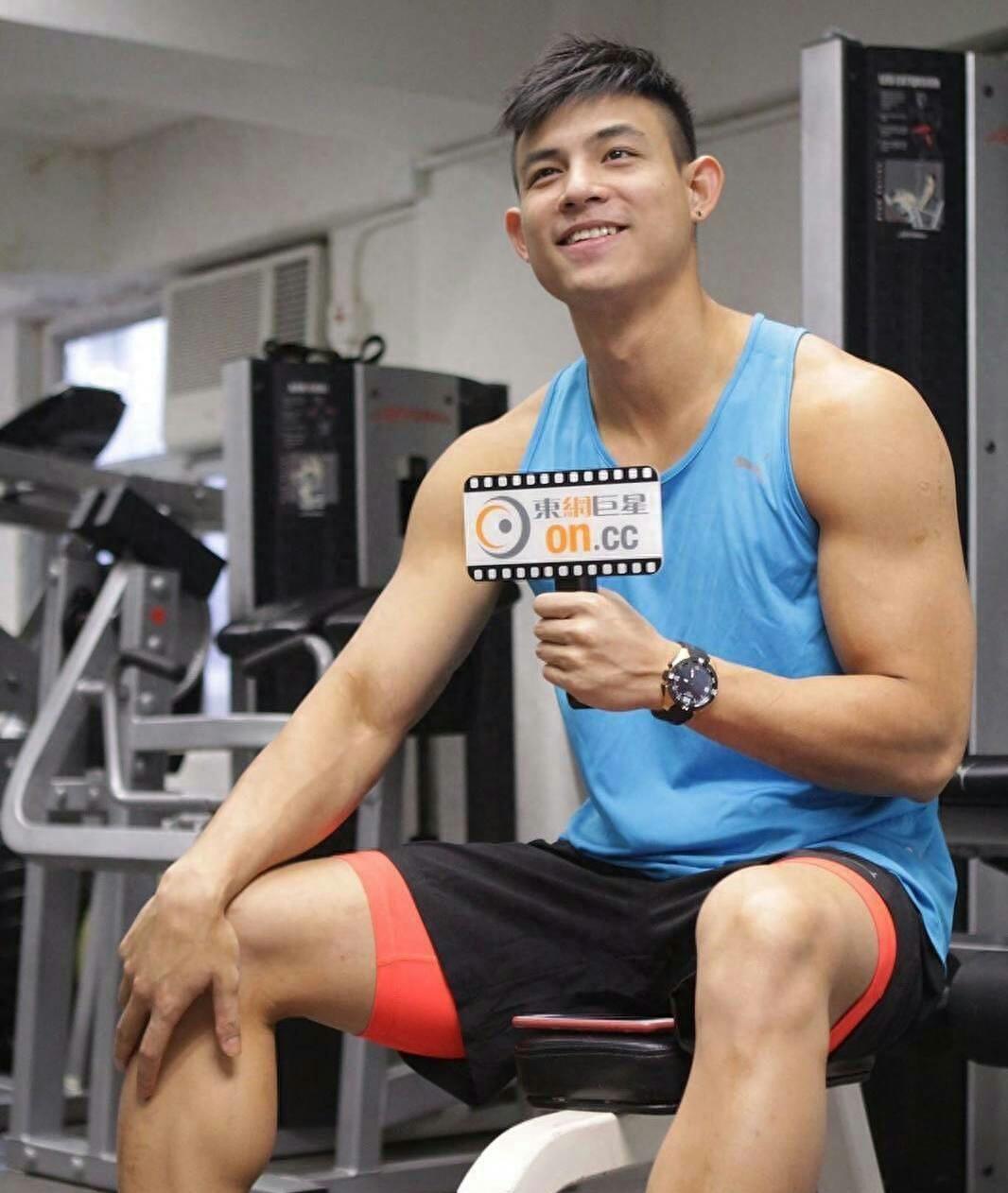 香港演员赵劲皓,肌肉身材表情呆萌,被网友成为人鱼线男神!