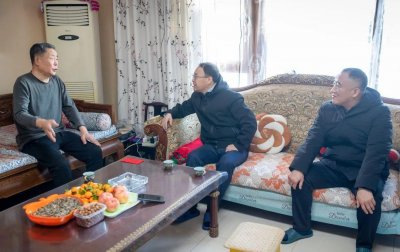 ​四平中院看望慰问退休老同志