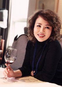 ​央视著名女主播方静：一生未婚，患癌早逝痛了父母心