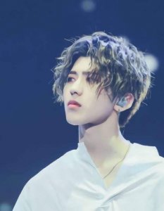 ​蔡徐坤家庭背景大起底，难怪底气那么足！