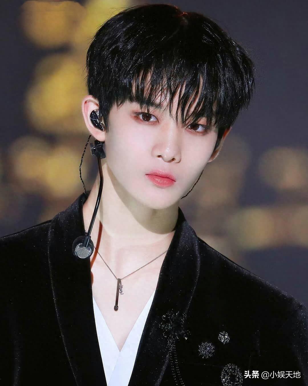 男团CIX成员裴珍映，漫画里走出的男孩，优越的颜值太扛打