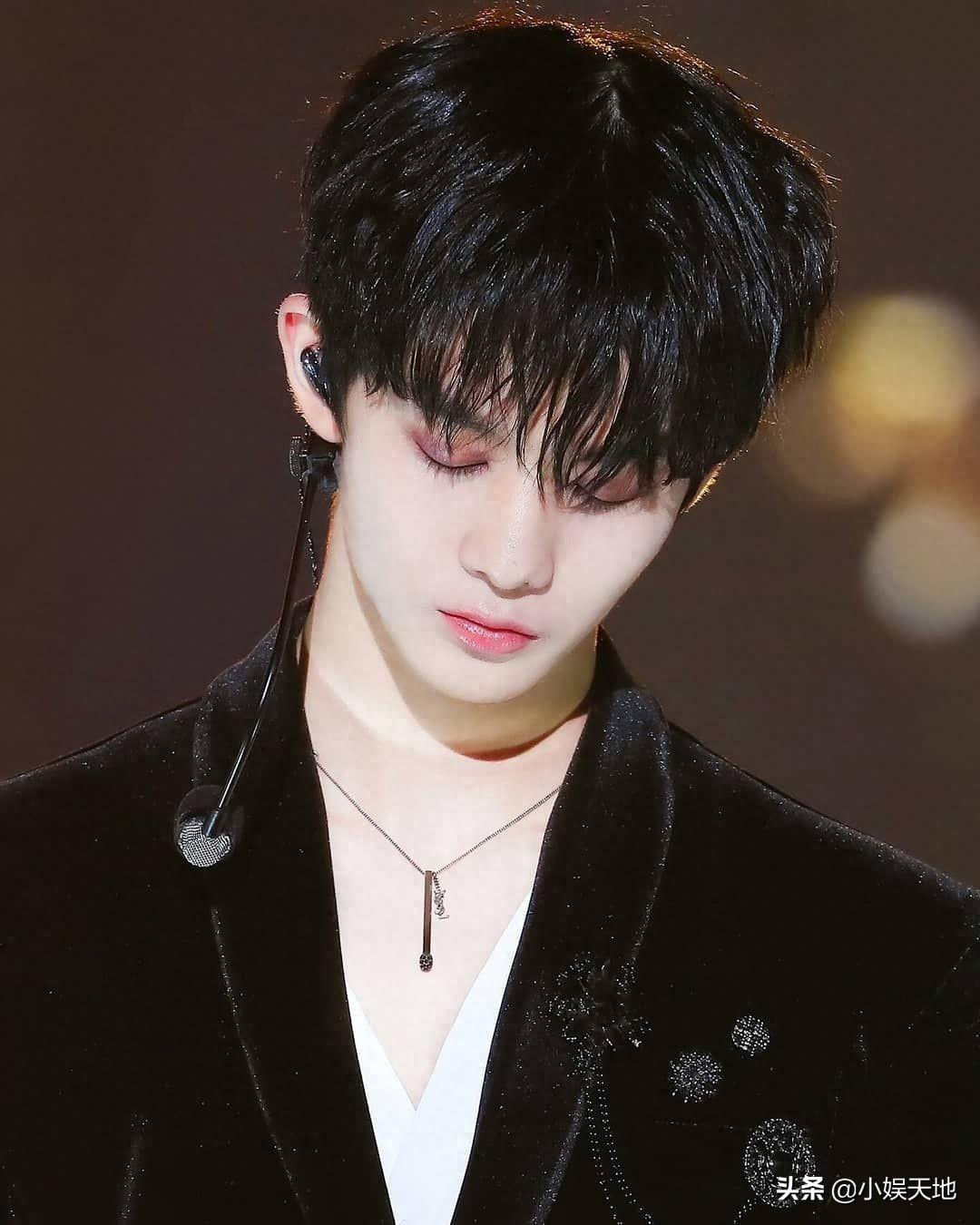 男团CIX成员裴珍映，漫画里走出的男孩，优越的颜值太扛打