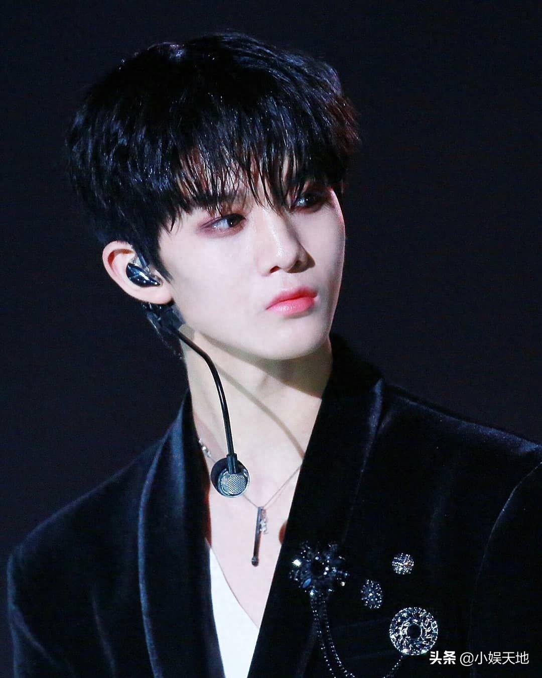 男团CIX成员裴珍映，漫画里走出的男孩，优越的颜值太扛打