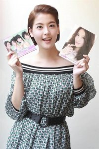 ​王乐妍秀高中照 拍胸保证：绝不是人工美女