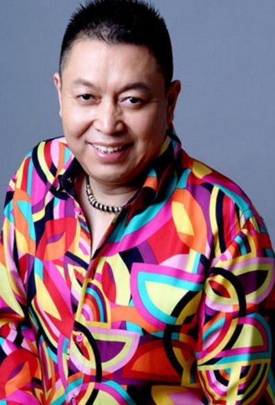 52岁小香玉近照曝光，曾是王为念前妻，二婚嫁生意人老公很幸福