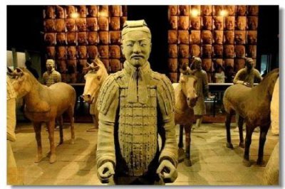 ​传言是秦始皇陵地宫中千万阴兵守护才没有被盗