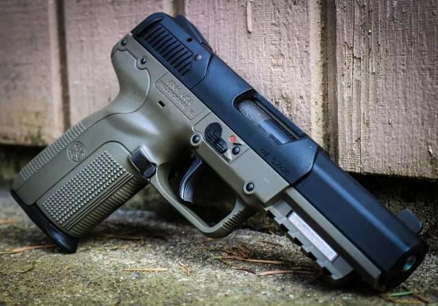 世界各国制式手枪（西方特种兵最常用的十大手枪）(19)