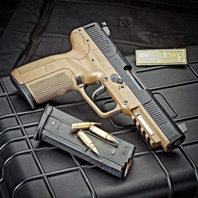 世界各国制式手枪（西方特种兵最常用的十大手枪）(17)