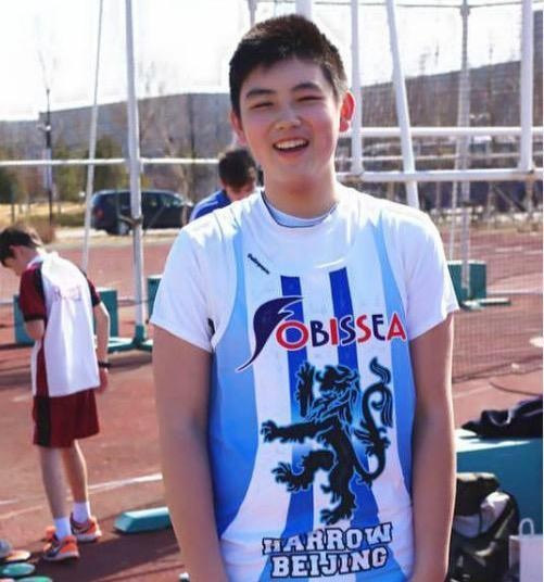 生日获何炅祝福，拿下00后最高等级代言，他才是娱乐圈新宠儿