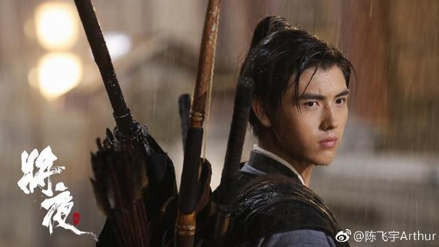 生日获何炅祝福，拿下00后最高等级代言，他才是娱乐圈新宠儿