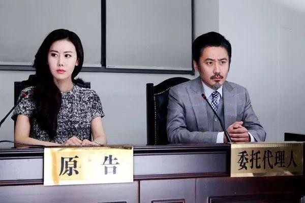 最近一女律师“爆红”，原因不是她业务好，而是-“戏好”