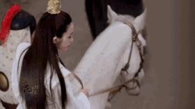 袁姗姗钱枫“相亲”场面尴尬，男生说最不敢看她的眼睛！