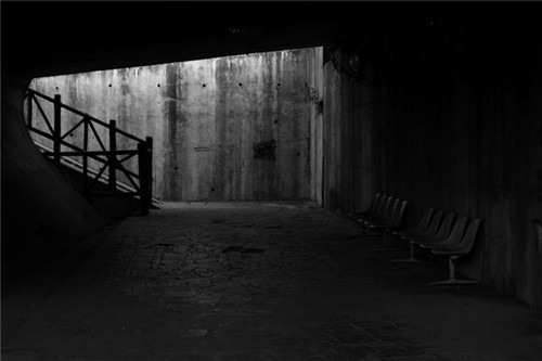 1987年夜狸猫事件（村庄里面的人也在一夜之间全都不见）(1)_