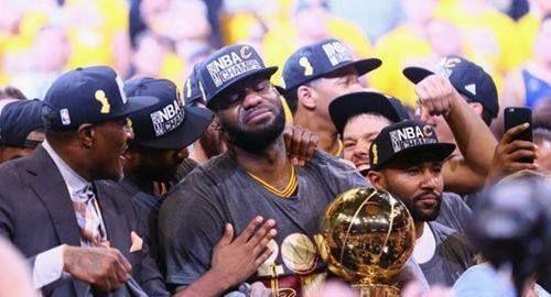 勒布朗-詹姆斯，世界上最好的篮球运动员