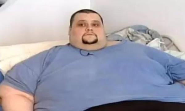 世界上最重的人排行榜(乔恩·布劳尔·明诺尼1979年达到体重巅峰值1270斤)(5)_