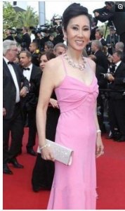 ​王健林老婆林宁，自己拥有投资集团，气质不凡，背景深厚