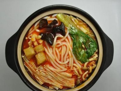 ​土豆粉是男女老少都喜欢吃的一道美食，详细美味家庭版的简单做法