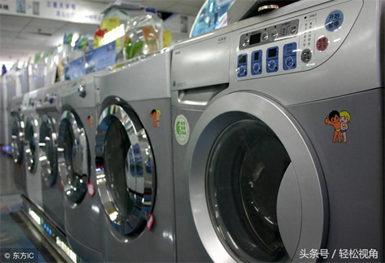 山东青岛：一组海尔兄弟的搞笑老图片，还是他们俩看的顺眼可爱