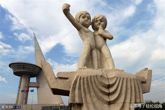 山东青岛：一组海尔兄弟的搞笑老图片，还是他们俩看的顺眼可爱