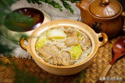 ​冬天来一锅东北大炖菜，有肉有菜还热乎乎，太香了