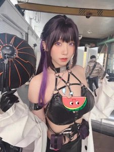 ​日本美女coser因皮衣出水走红，这明日香含水量有点高