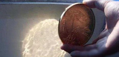 ​民间发现一面“照妖镜”，照射影像让人震撼，专家：古代黑科技