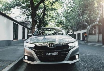 ​凌派与卡罗拉混动哪个好(凌派锐混动和卡罗拉双擎对比)