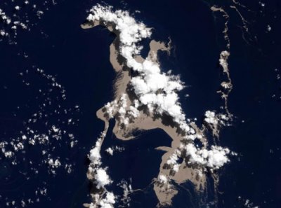 ​岛国汤加海底火山喷发的浮石筏抵达澳大利亚：可能正是白化大堡礁救星