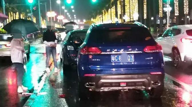 追尾玛莎拉蒂又怼上奔驰,撞掉十几万!还要坐牢…