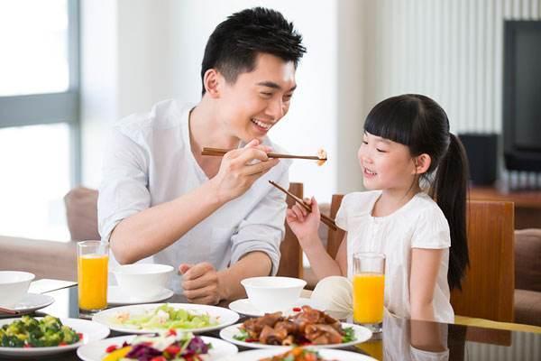 爸爸面部有这些亮点,生个女儿会比儿子更漂亮,小情人是人生赢家