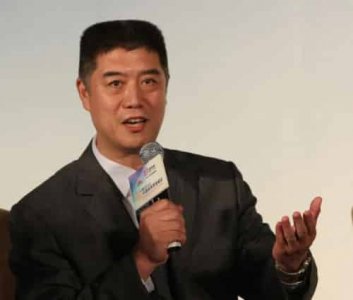 ​徐济成（新华社高级记者、新华社体育部记者采访室主任、著名篮球评论员）