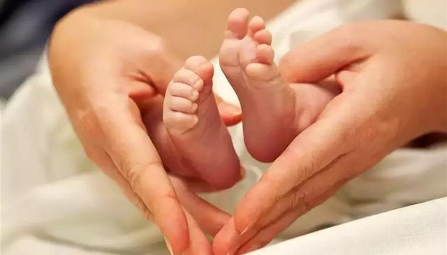 妈妈为9月婴儿割肝续命,爸爸:我决定放弃孩子,包括你