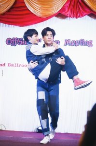 ​论他泰的公主抱：offgun单手抱，ohmfluke最轻松，newgulf甜蜜