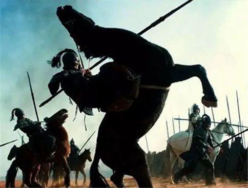 曹操送荀彧三层食盒是逼荀彧自杀么?