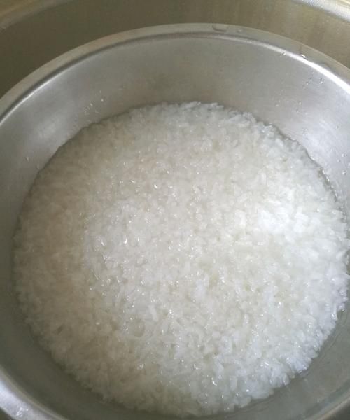 蒸糯米饭米要泡多长时间