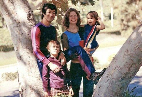 李小龙之死真相终于公开:妻子琳达首次公开众人吃惊 李小龙之死真相终于公开:妻子琳达首次公开众人吃惊