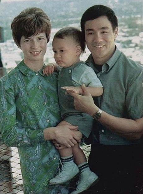 李小龙之死真相终于公开:妻子琳达首次公开众人吃惊 李小龙之死真相终于公开:妻子琳达首次公开众人吃惊