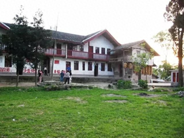 鄂西行:探访利川神秘鱼木寨