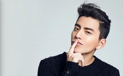 ​王大陆晒与刘亦菲合照，遭网友调侃